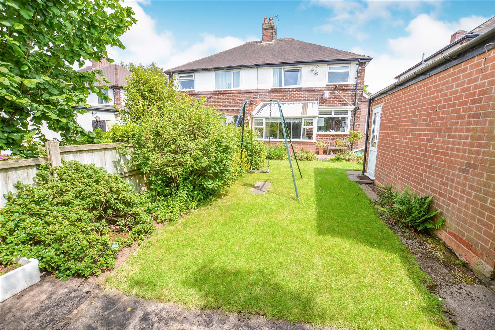 ENCLOSED REAR GARDEN